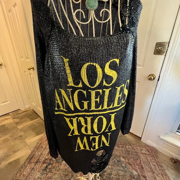 THE CLASSIC sweater sz s ( run big) - Picture 6 of 7